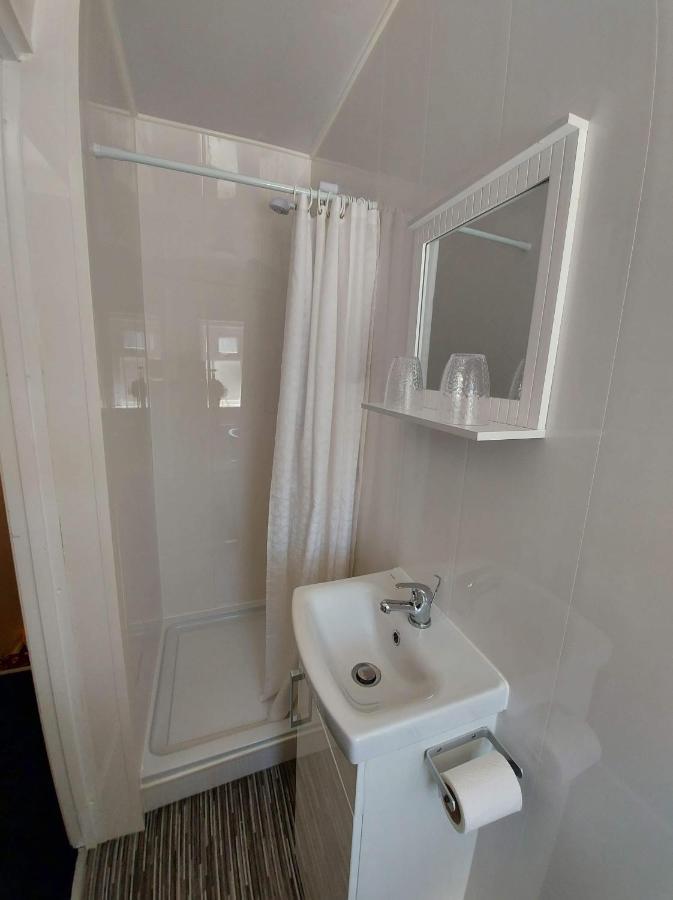 The Clevedon Bed & Breakfast Blackpool Bagian luar foto