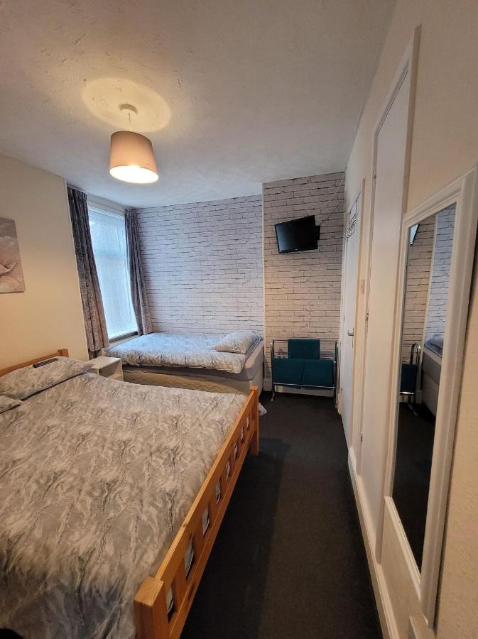 The Clevedon Bed & Breakfast Blackpool Bagian luar foto