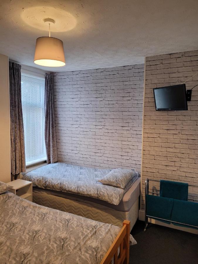 The Clevedon Bed & Breakfast Blackpool Bagian luar foto