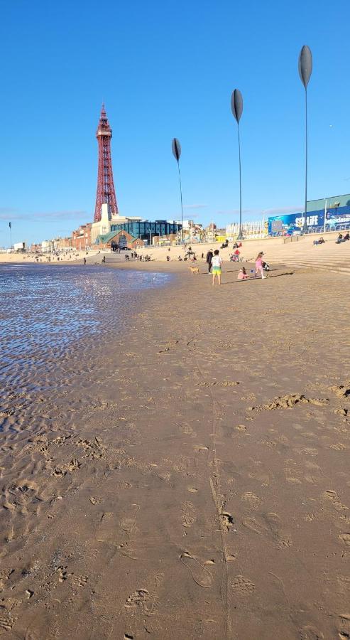 The Clevedon Bed & Breakfast Blackpool Bagian luar foto