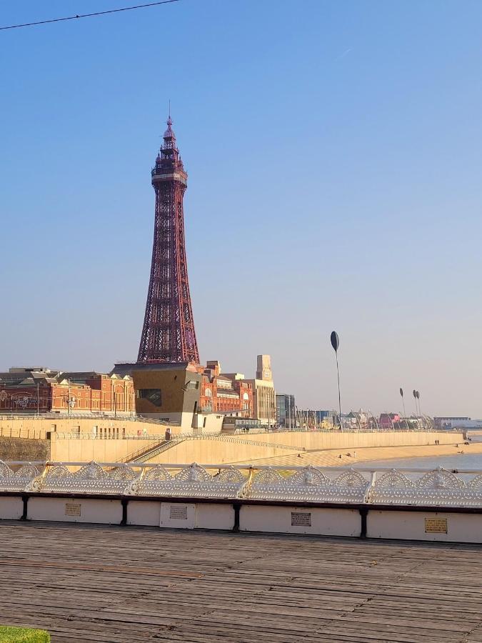 The Clevedon Bed & Breakfast Blackpool Bagian luar foto