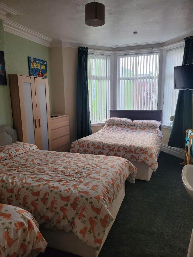 The Clevedon Bed & Breakfast Blackpool Bagian luar foto