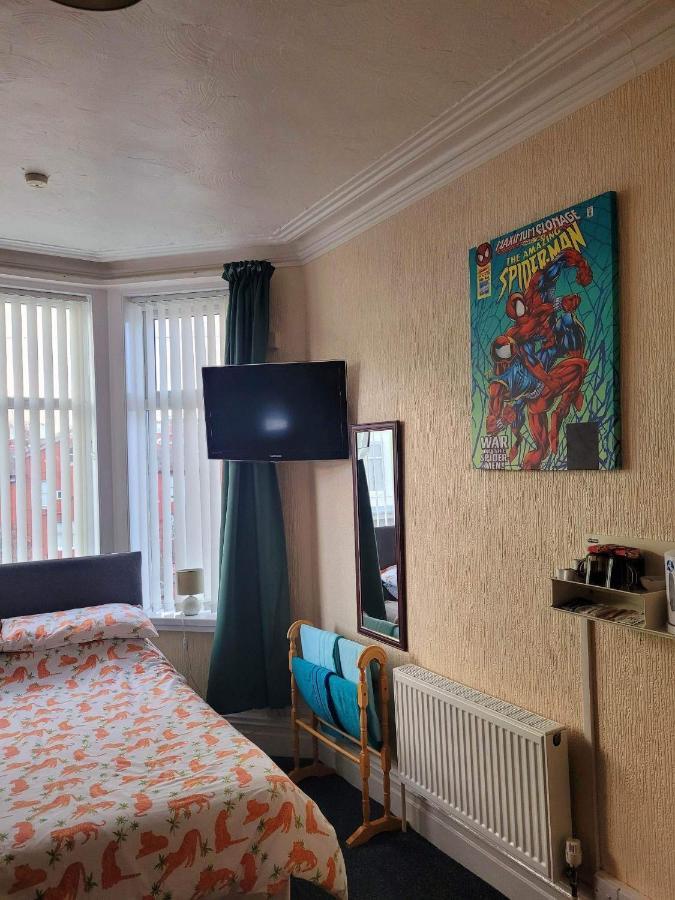 The Clevedon Bed & Breakfast Blackpool Bagian luar foto