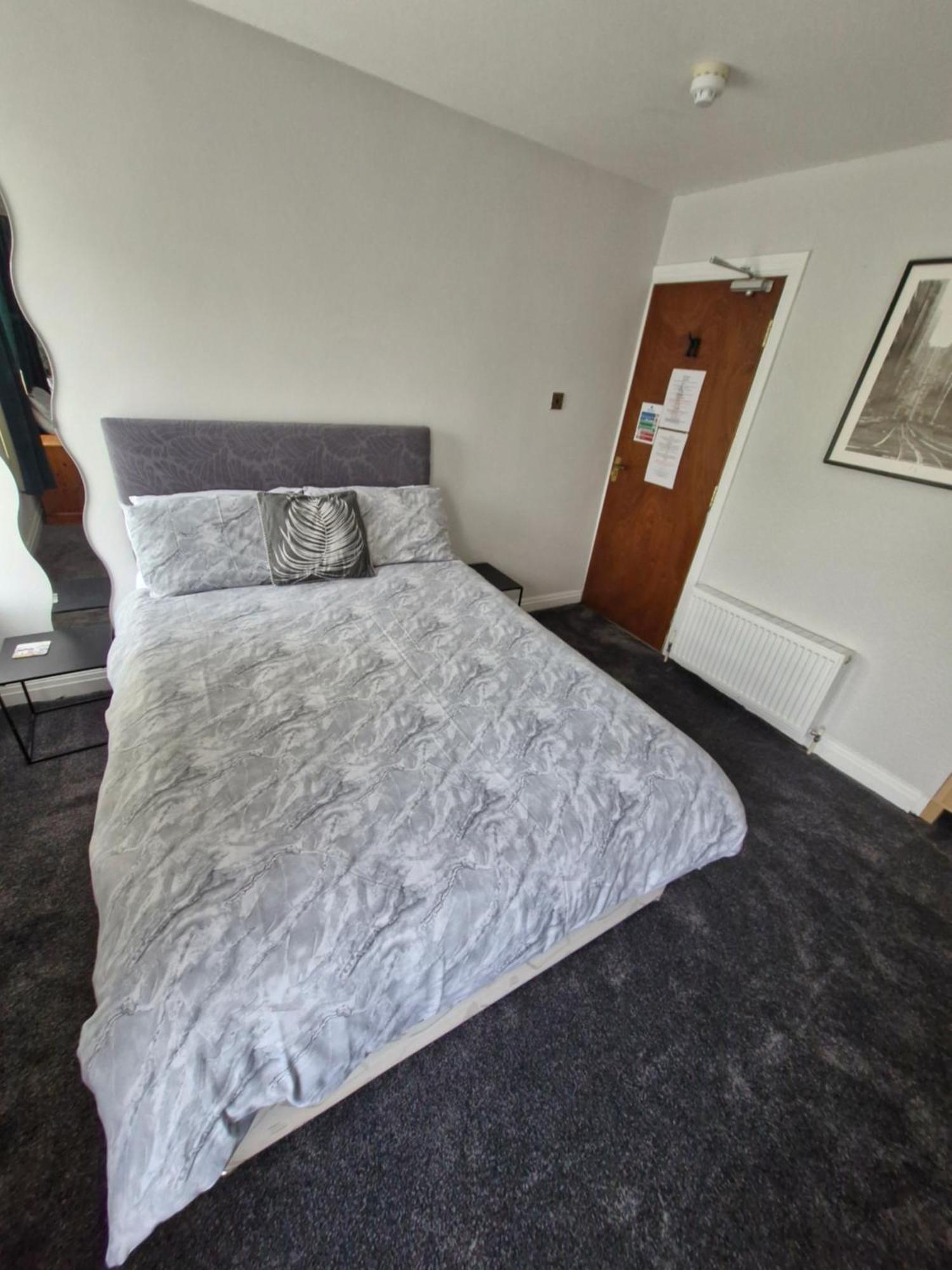 The Clevedon Bed & Breakfast Blackpool Bagian luar foto
