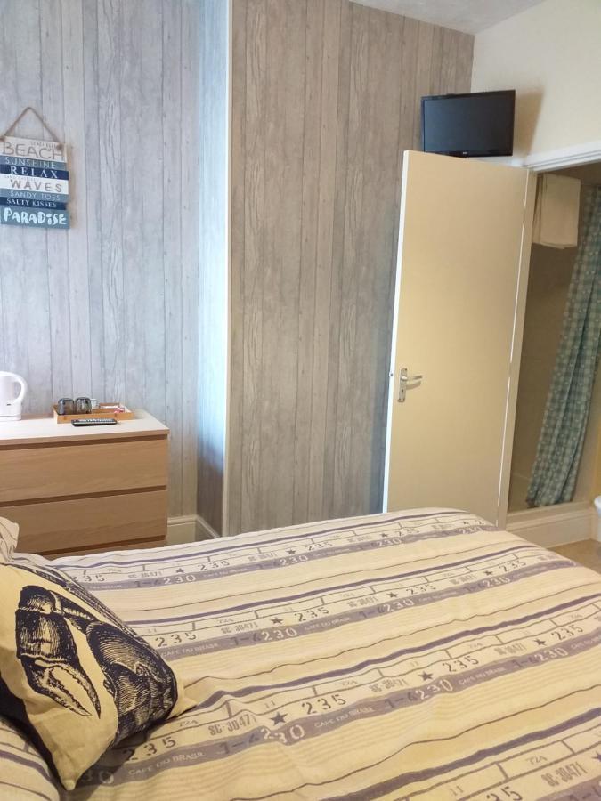 The Clevedon Bed & Breakfast Blackpool Bagian luar foto